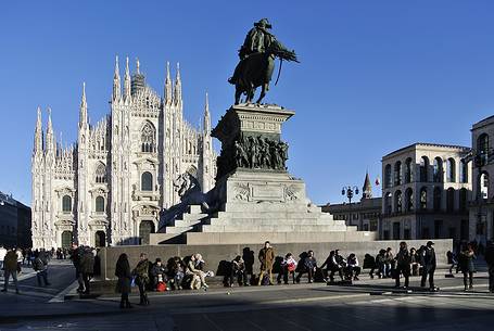 Equestrian statue of King Vittorio Emanuele II and Milan Cathedral