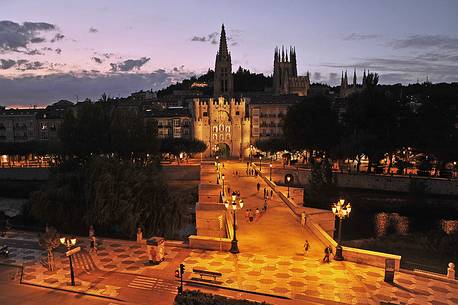 Burgos with the the cathedral and Arco de Santa Maria at twilight, Castile and Leon, Spain, Europe
