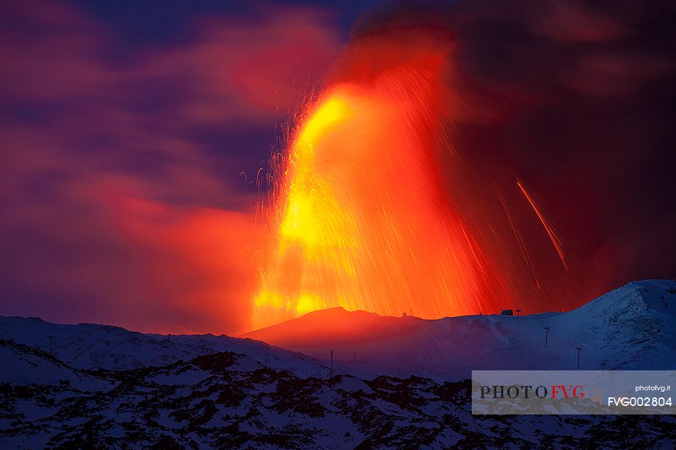 Very high lava fountains at the Southeast Crater, at the bottom is visible the Etna cable car