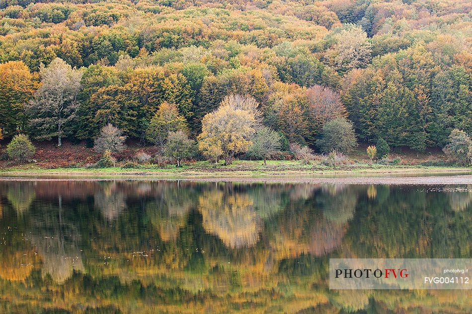 Biviere lake