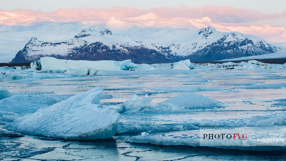 Sunrise at Jokulsarlon glacier lagoon