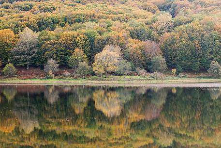 Biviere lake