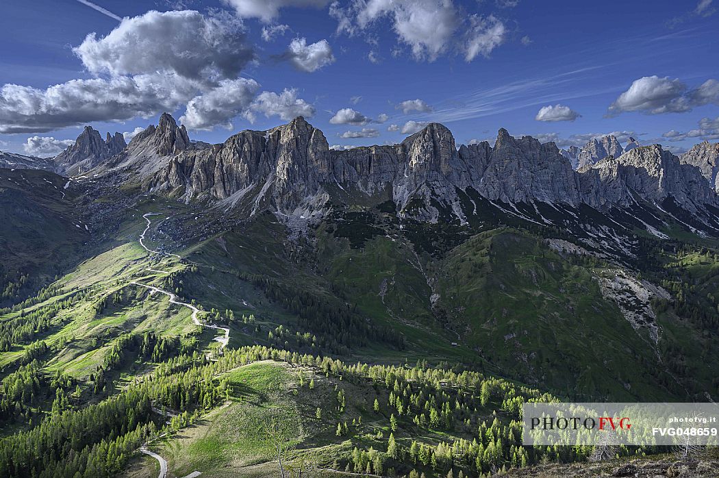 Dolomite landscape from Col de la Puina mount towards La Croda da Lago, Becco di Mezzodì and the Rocchette chain, dolomites, Veneto, Italy, Europe