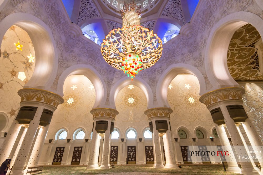 Beautiful vaulted ceiling of Sheikh Zayed Grand Mosque in Abu Dhabi, Emirate of Abu Dhabi, United Arab Emirates, UAE