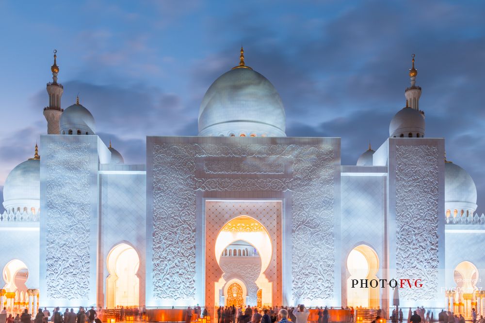 Entrance of Sheikh Zayed Grand Mosque in the City of Abu Dhabi at twilight, Emirate of Abu Dhabi, United Arab Emirates, UAE