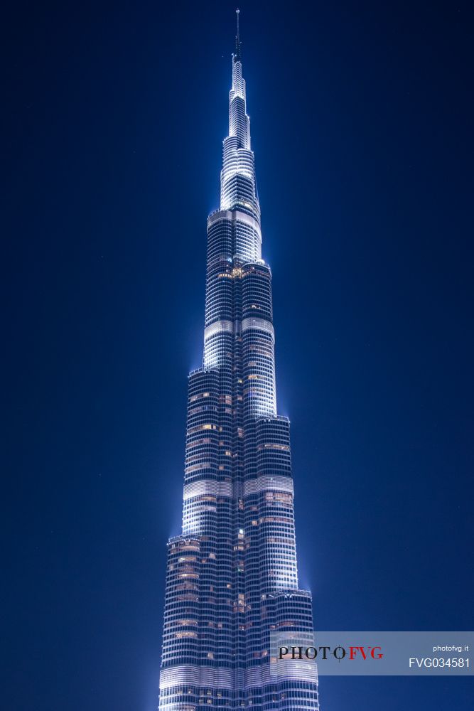Night view of Burj Khalifa skyscraper, the tallest building in the world, Dubai Downtown, Emirate of Dubai, UAE, Asia