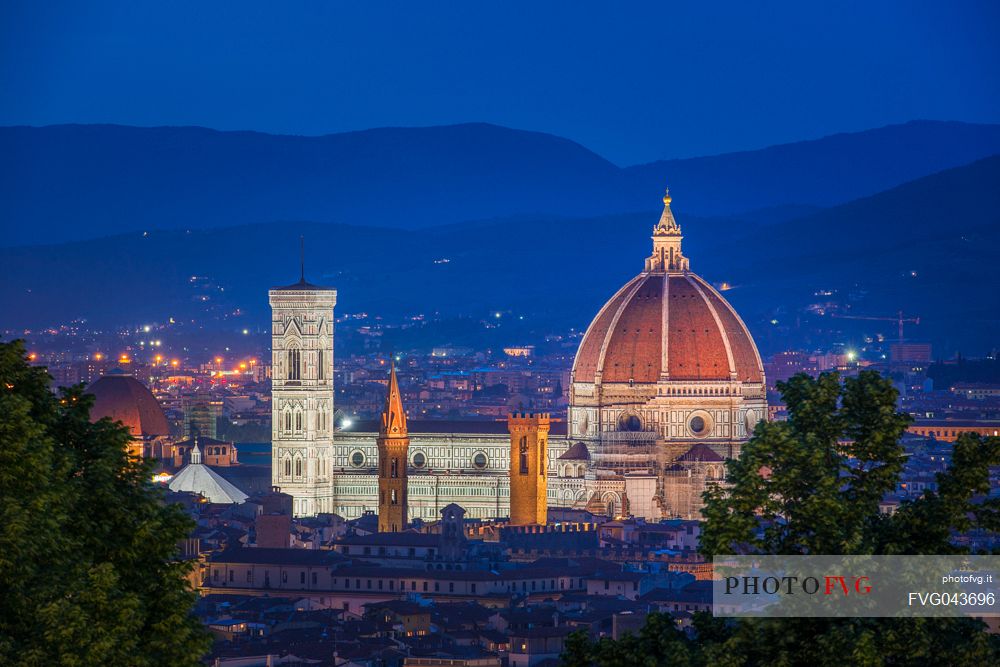 View from Piazzale Michelangelo at twilight, Duomo Santa Maria del Fiore, Florence, Tuscany, Italy, Europe