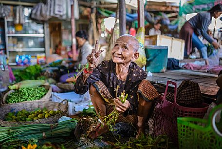 Old woman selling vegetable at local market Psa Kraom