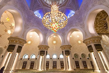 Beautiful vaulted ceiling of Sheikh Zayed Grand Mosque in Abu Dhabi, Emirate of Abu Dhabi, United Arab Emirates, UAE