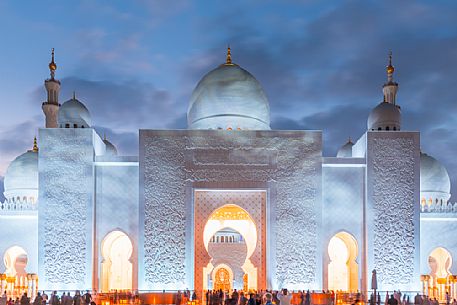 Entrance of Sheikh Zayed Grand Mosque in the City of Abu Dhabi at twilight, Emirate of Abu Dhabi, United Arab Emirates, UAE