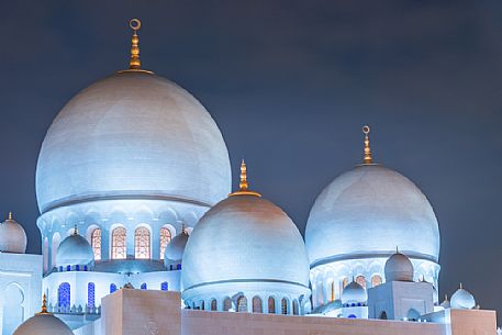Detail of the domed roof of Sheikh Zayed Grand Mosque at twilight, Abu Dhabi, Emirate of Abu Dhabi, United Arab Emirates, UAE