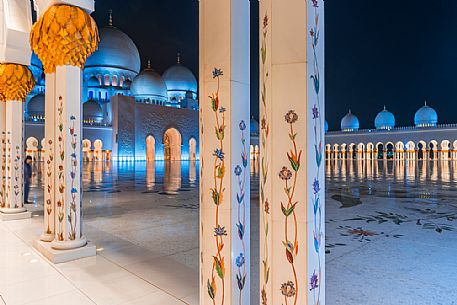 Detail of Sheikh Zayed Grand Mosque in Abu Dhabi at twilight, Emirate of Abu Dhabi, United Arab Emirates, UAE