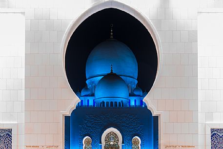 Detail of the domed roof o Sheikh Zayed Grand Mosque in the City of Abu Dhabi in the night, Emirate of Abu Dhabi, United Arab Emirates, UAE