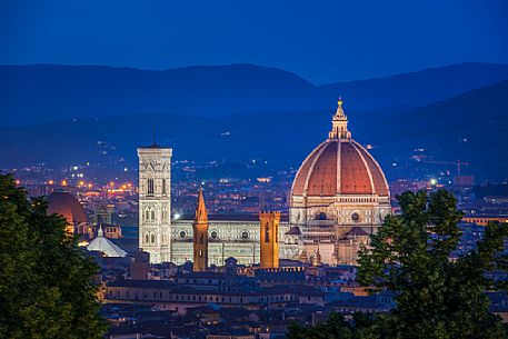 View from Piazzale Michelangelo at twilight, Duomo Santa Maria del Fiore, Florence, Tuscany, Italy, Europe