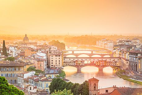 Ponte vecchio and Arno river at twilight view from Piazzale Michelangelo square, Florence, Tuscany, Italy, Europe