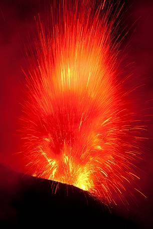 An explosion produces a fountain of lava and lapilli.
