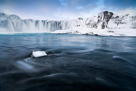 The Godafoss waterfall in his winter beauty